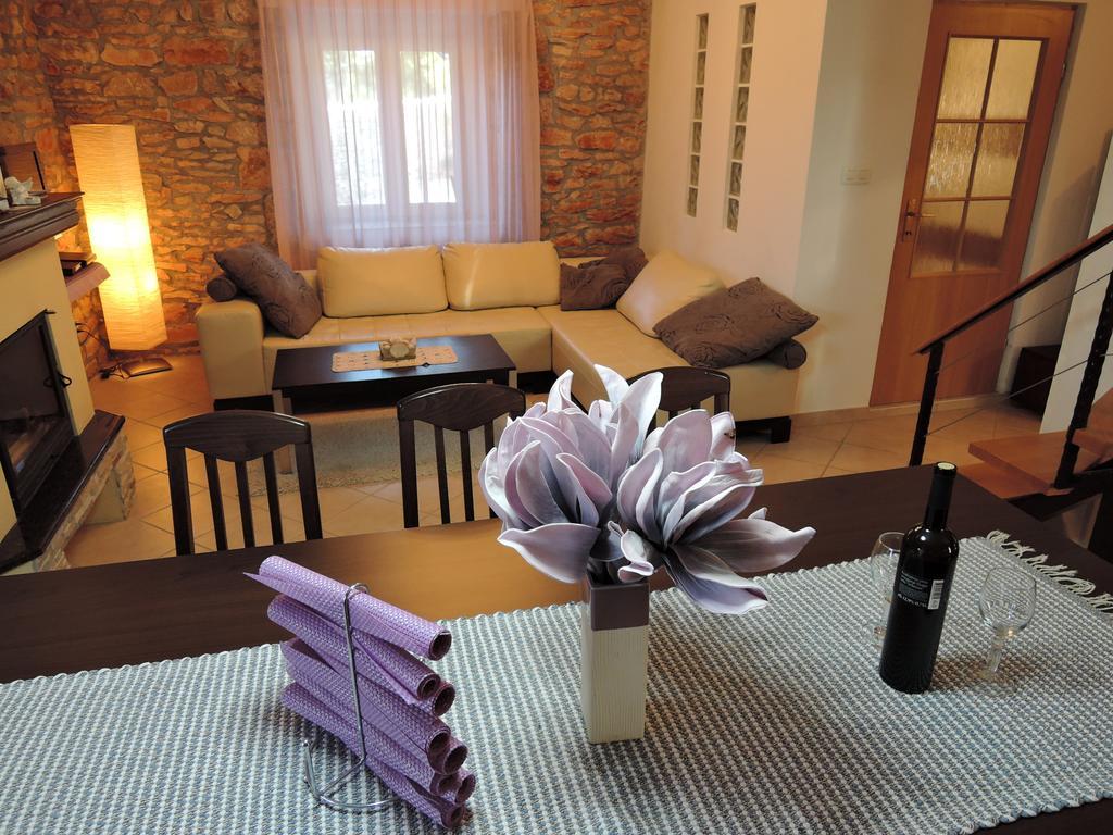 Rural House Gluic Villa Bogatić Rom bilde